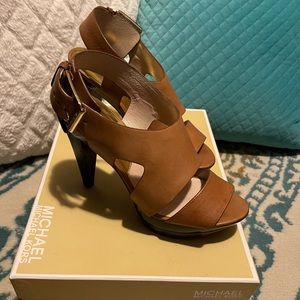 Michael kors carla platform size 8/5